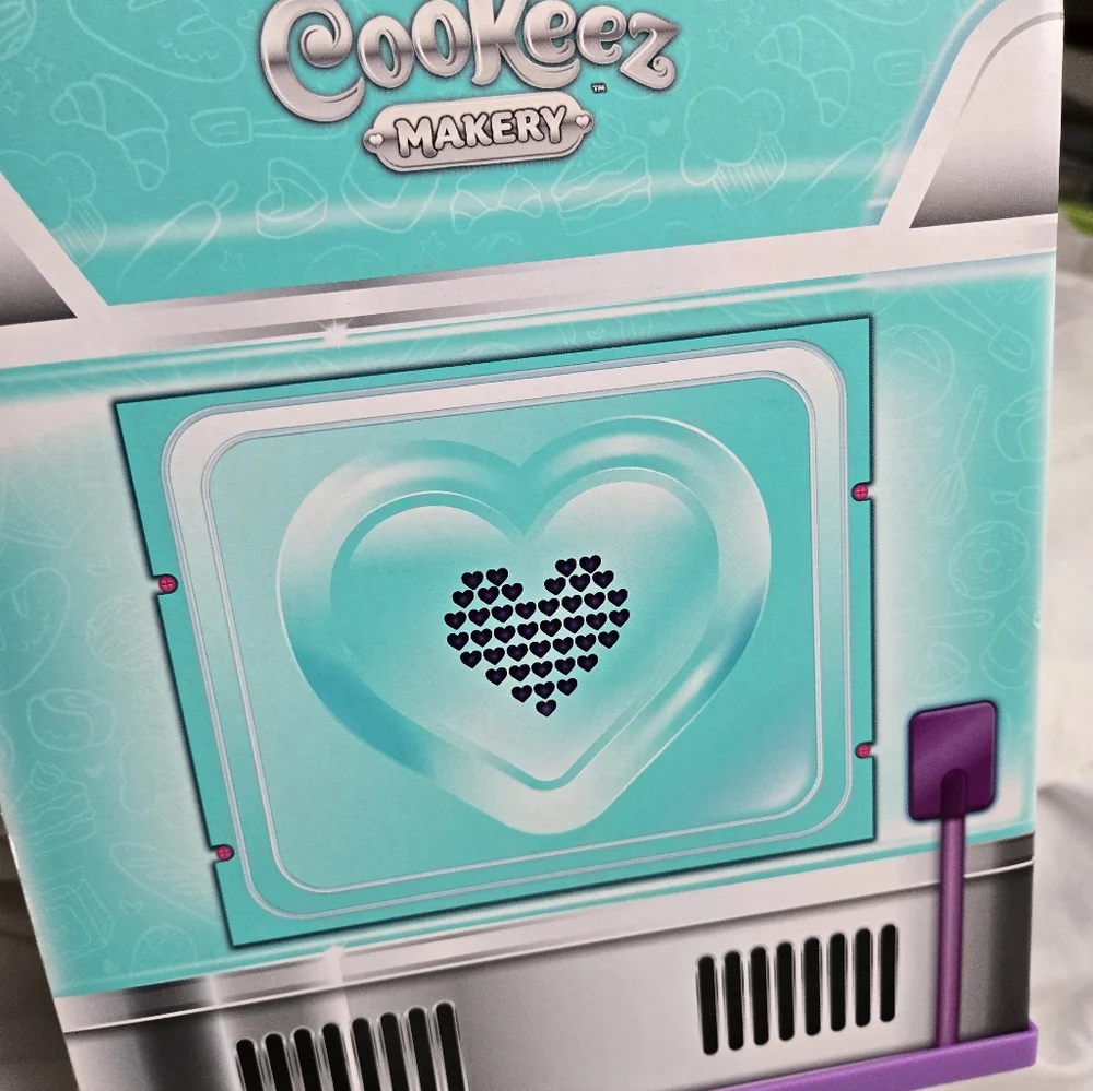 Cookeez Makery Baked Treatz Oven Playset – With Additional Toaster And Toy